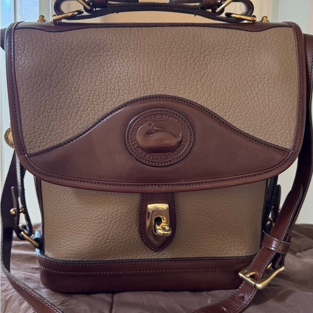Dooney Bourke vintage crossbody shoulder bag. Authentic beautiful leather!